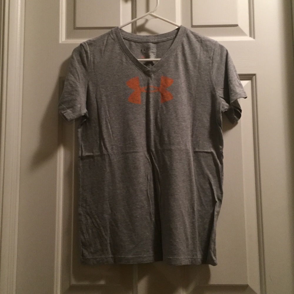 Under Armour short sleeve logo shirt.